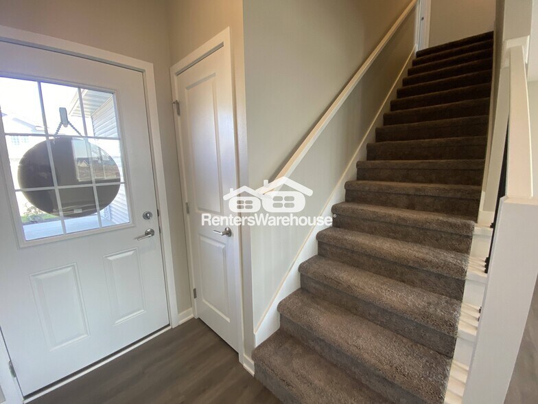 Building Photo - 7000 Lake Hill Dr