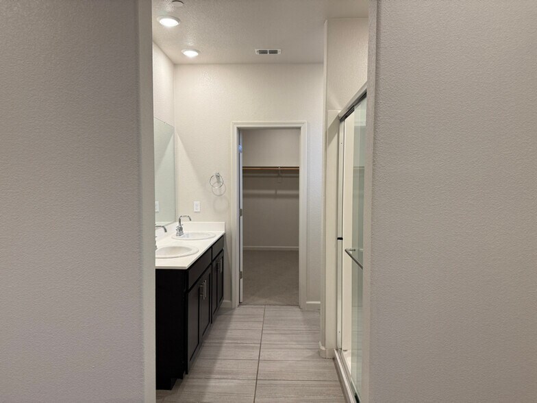 Building Photo - 3129 Ballena St