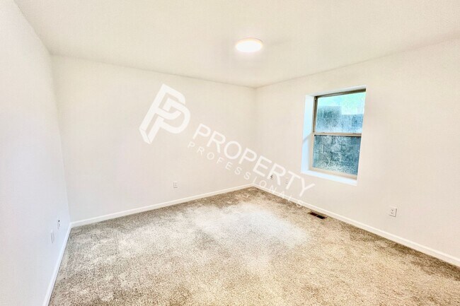 Building Photo - 94 Castle Ridge Dr