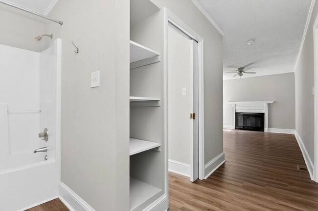 Building Photo - 3BD/2BA Single Family Home on Large Lot!