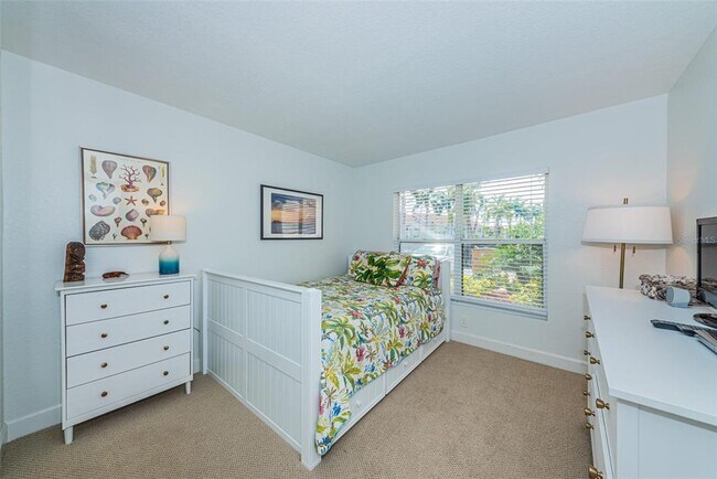 Building Photo - 5901 Bahia Del Mar Cir N