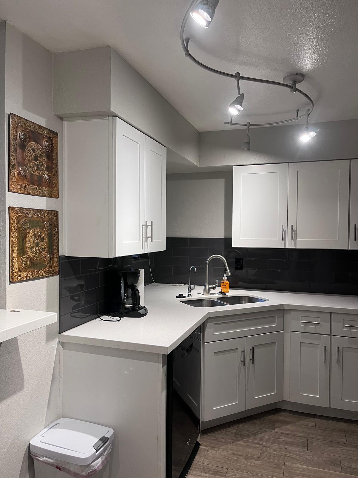 Building Photo - 533 W Guadalupe Rd