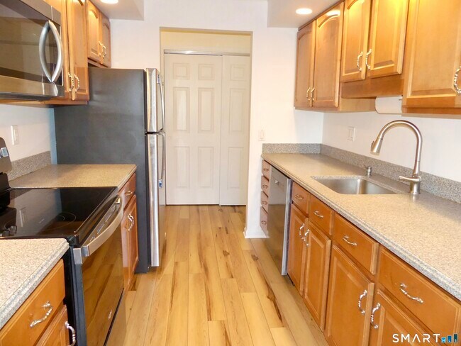 Building Photo - 50 Aiken St