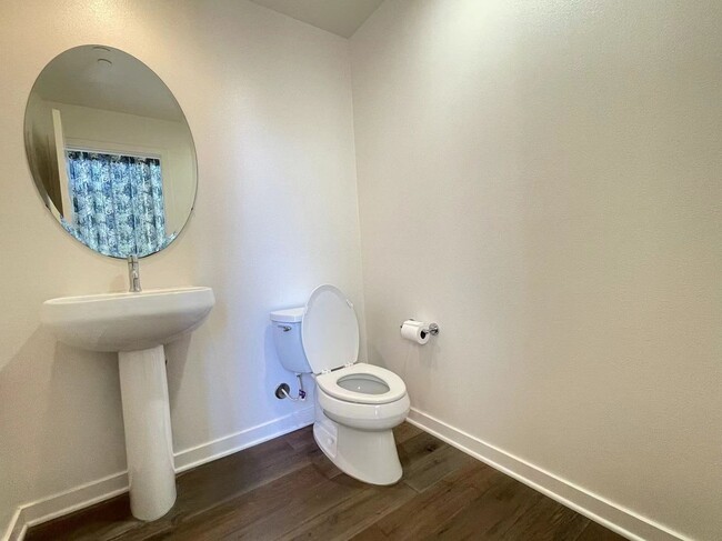 Building Photo - 3 Bedroom home for leasing in Lake Forest