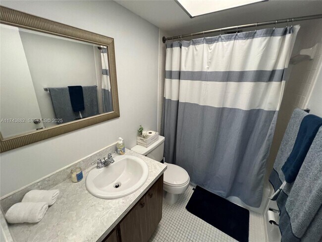 Building Photo - 125 S Ocean Ave