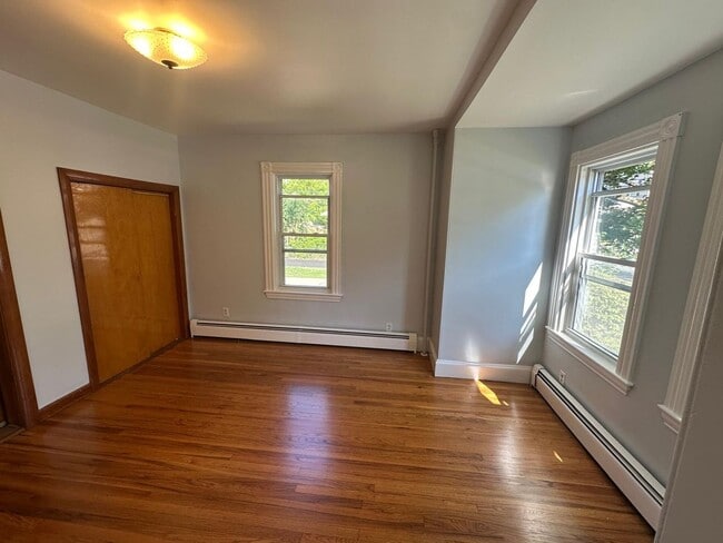 Building Photo - Updated Norwood 1st Floor Unit | Bright, S...