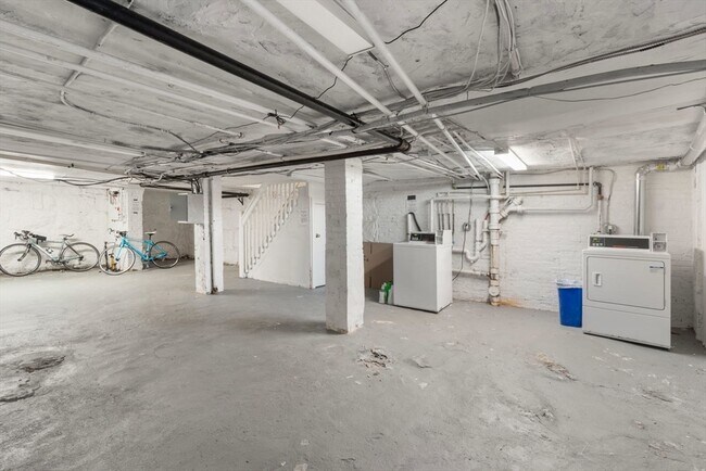 Building Photo - 62 W Cedar St