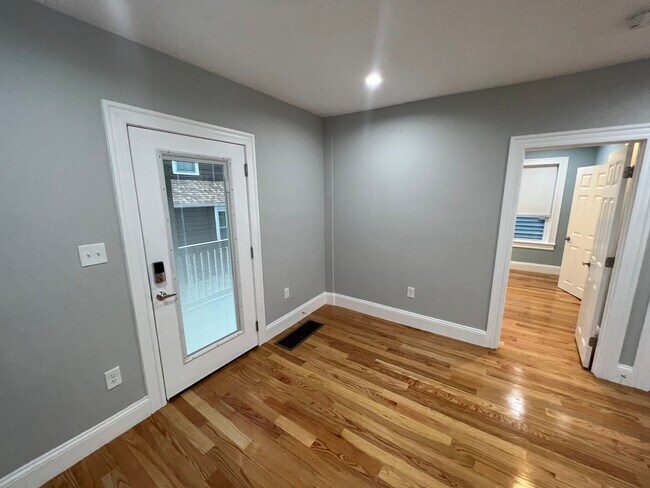 Building Photo - Harvard/Inman Square, High-End Finishes, I...