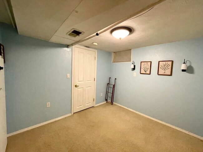 Building Photo - Amazing Littleton Bungalow