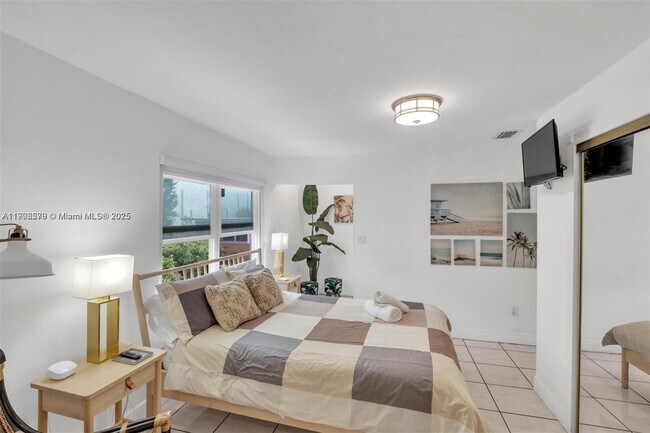 Building Photo - 1033 NW 6th St