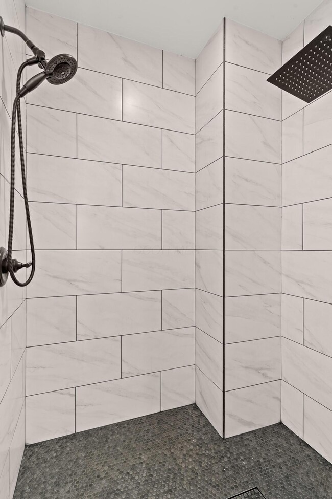 Building Photo - 640 Neil Ave