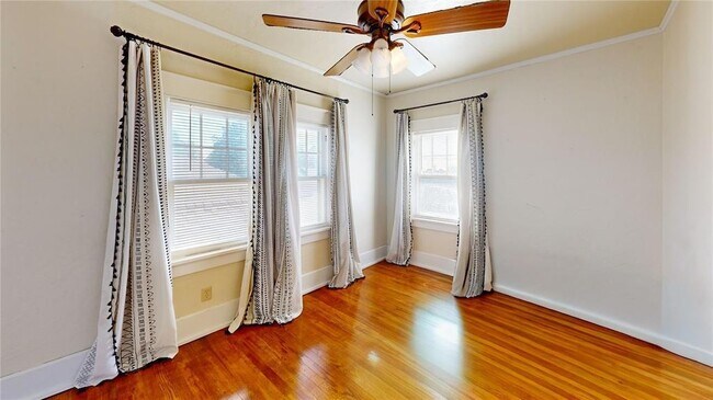 Building Photo - 609 N Ash St