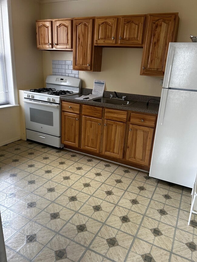 Building Photo - 74-11 88th Rd