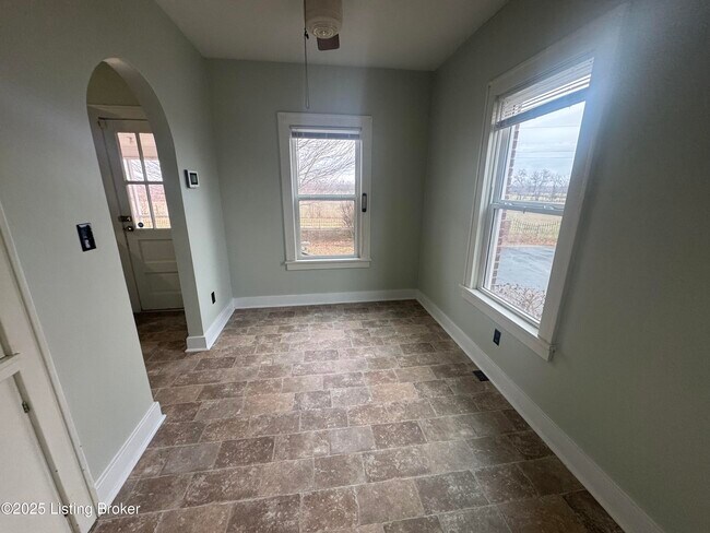 Building Photo - 2167 Eminence