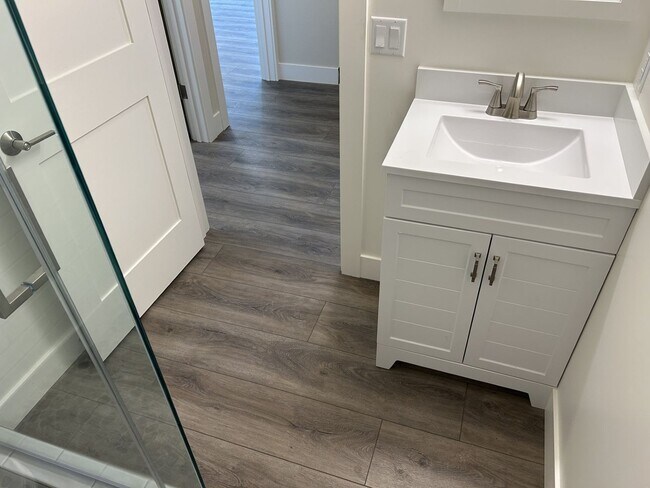 Building Photo - Beautifully Remodeled President’s Neighborhood Home