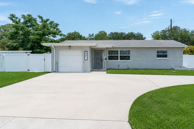 Building Photo - 8801 Sunlit Cove Dr NE