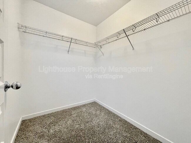 Building Photo - 303 Baldwin St