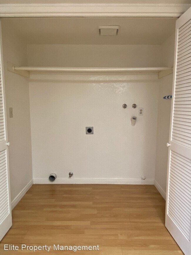 Building Photo - 3 br, 2.5 bath House - 247 E Upjohn Ave