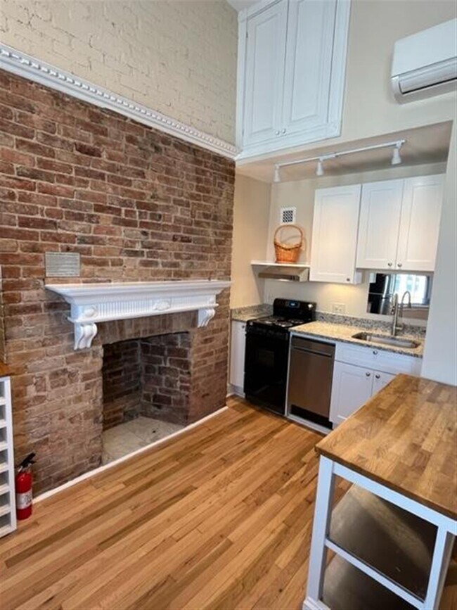 Building Photo - 878 Massachusetts Ave