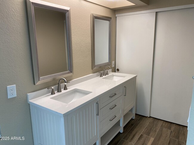 Building Photo - 9205 N 59th Ave