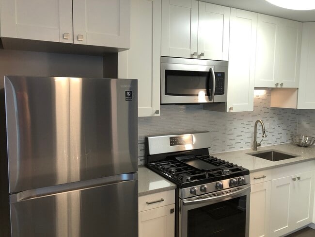 Building Photo - 140 Central Ave