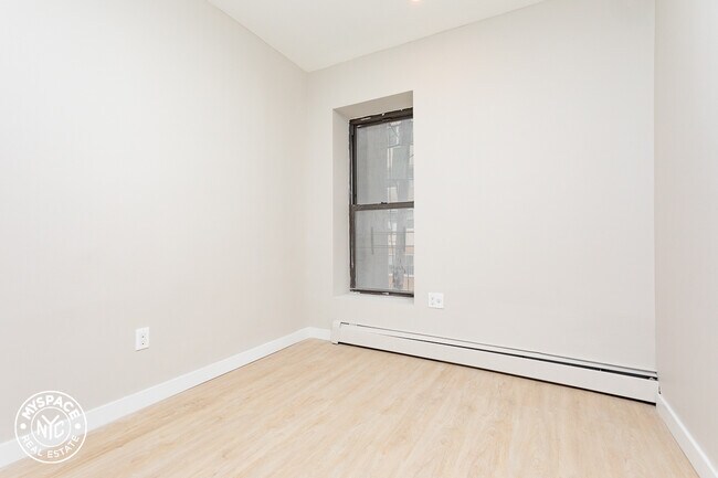 Building Photo - 879 Dekalb Ave