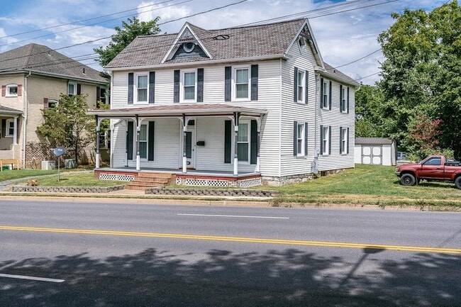 Building Photo - 632 E Market St