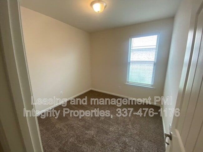 Building Photo - 121 Rue Viansa