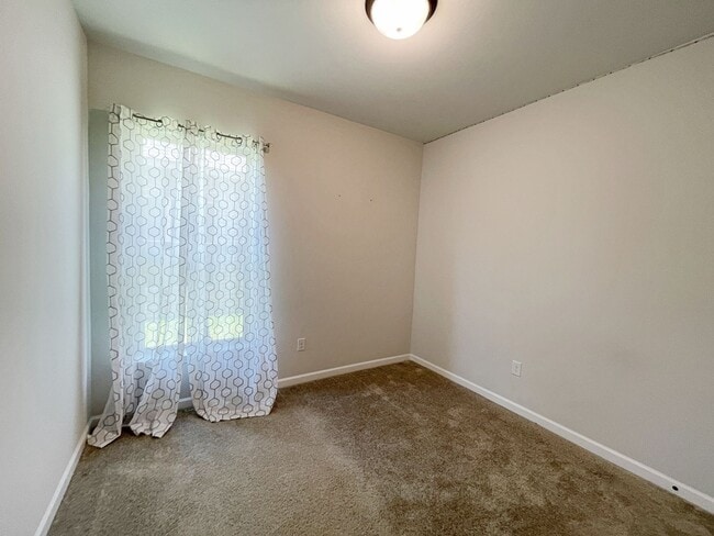 Building Photo - 4 Bedroom House in Hunters Trace