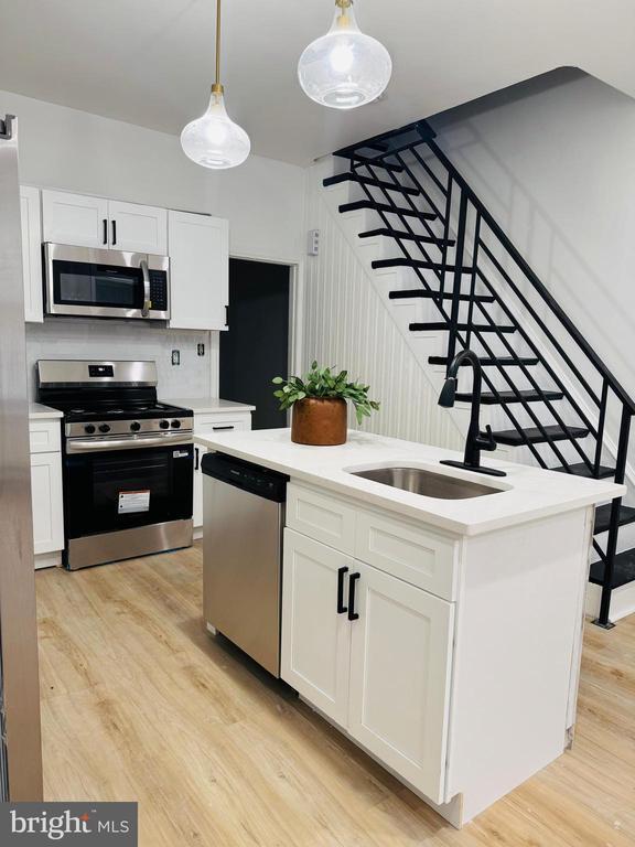 Building Photo - 2423 N Park Ave