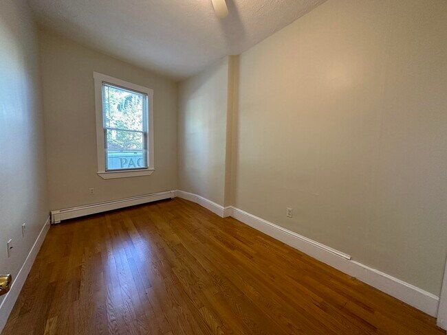 Building Photo - 1218 Cambridge St