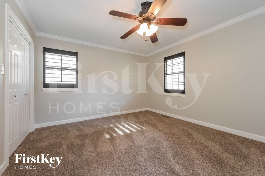 Building Photo - 1018 NE Trailwood Dr