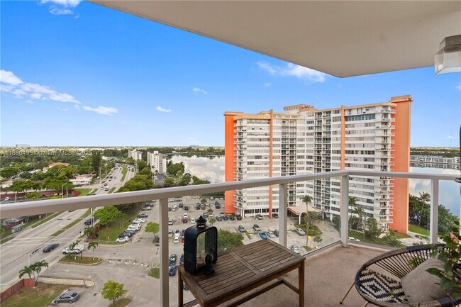 Building Photo - 1351 NE Miami Gardens Dr