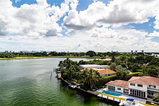 Building Photo - 9400 W Bay Harbor Dr