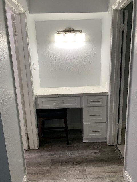 Building Photo - 355 N Post Oak Ln