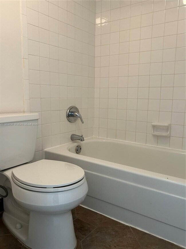 Building Photo - 9410 Live Oak Pl
