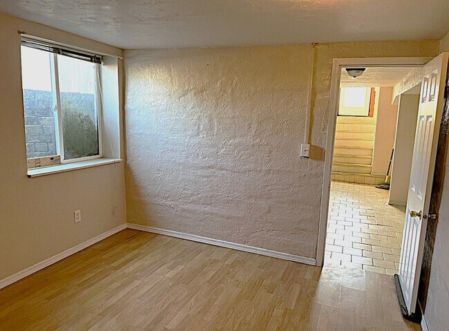 Building Photo - 4704 N Lacey St
