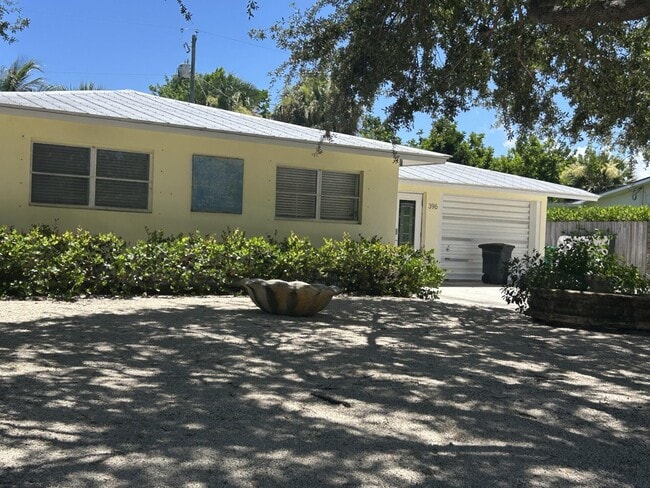 Building Photo - 396 Tequesta Dr