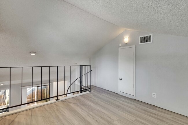 Building Photo - 1714 Timber Ridge Dr