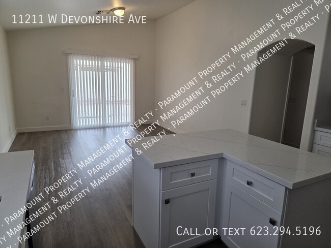 Building Photo - 11211 W Devonshire Ave