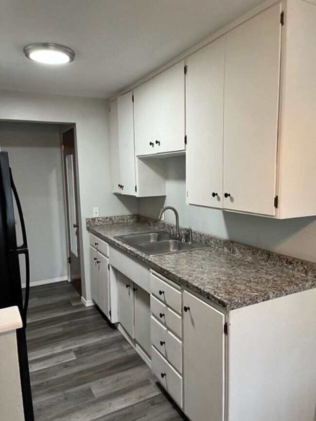 Building Photo - 12108 Edgewood Ave SW