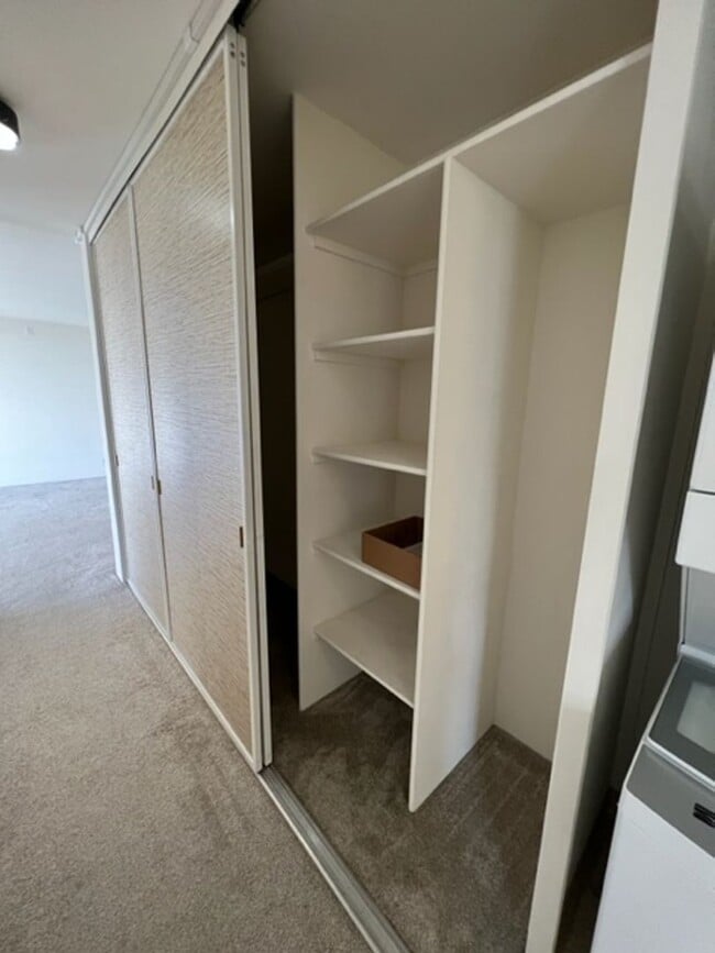 Building Photo - The Pearl- 2 bedrooom one bath unit with 2 assigned parking stalls!