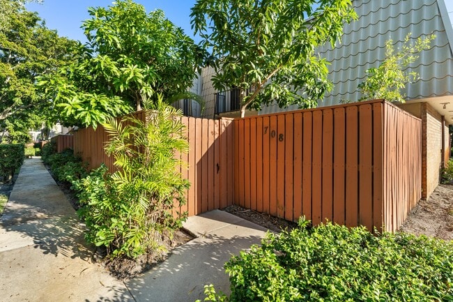 Building Photo - 1700 Embassy Dr