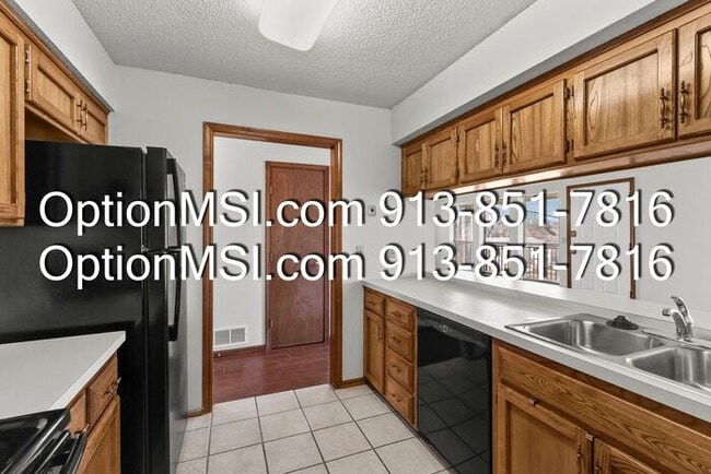 Building Photo - Charming & Spacious 2-Bed / 2-Bath Apartment in Gladstone