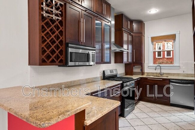 Building Photo - 1745 1st St NW