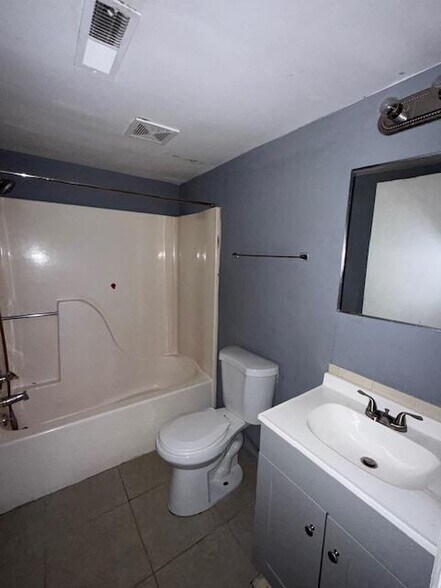 Building Photo - 1502 Oakshire Ct