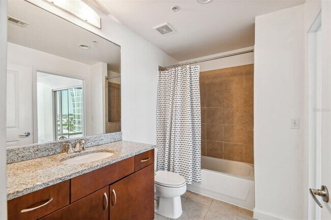 Building Photo - 777 N Ashley Dr