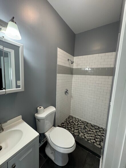 Building Photo - 2152 W 19th St