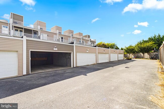 Building Photo - 1324 Race St