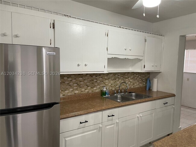 Building Photo - 3389 William 0